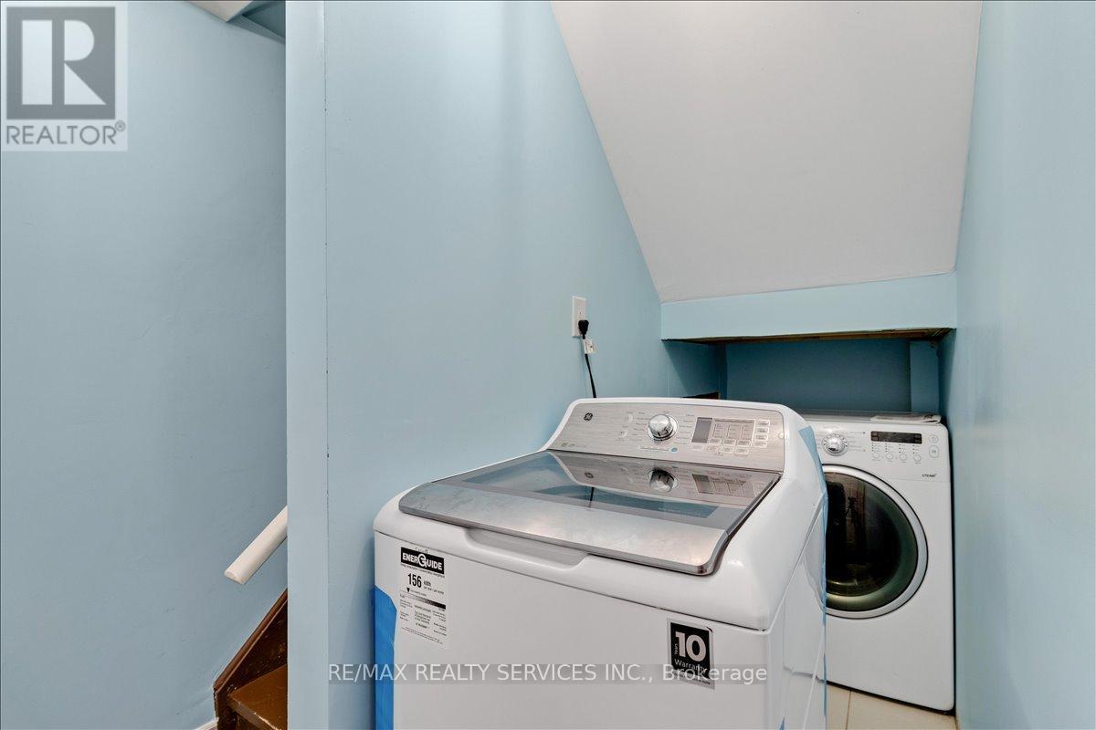 Bsmt - 524 Attenborough Terrace N, Milton, ON - Indoor Photo Showing Laundry Room