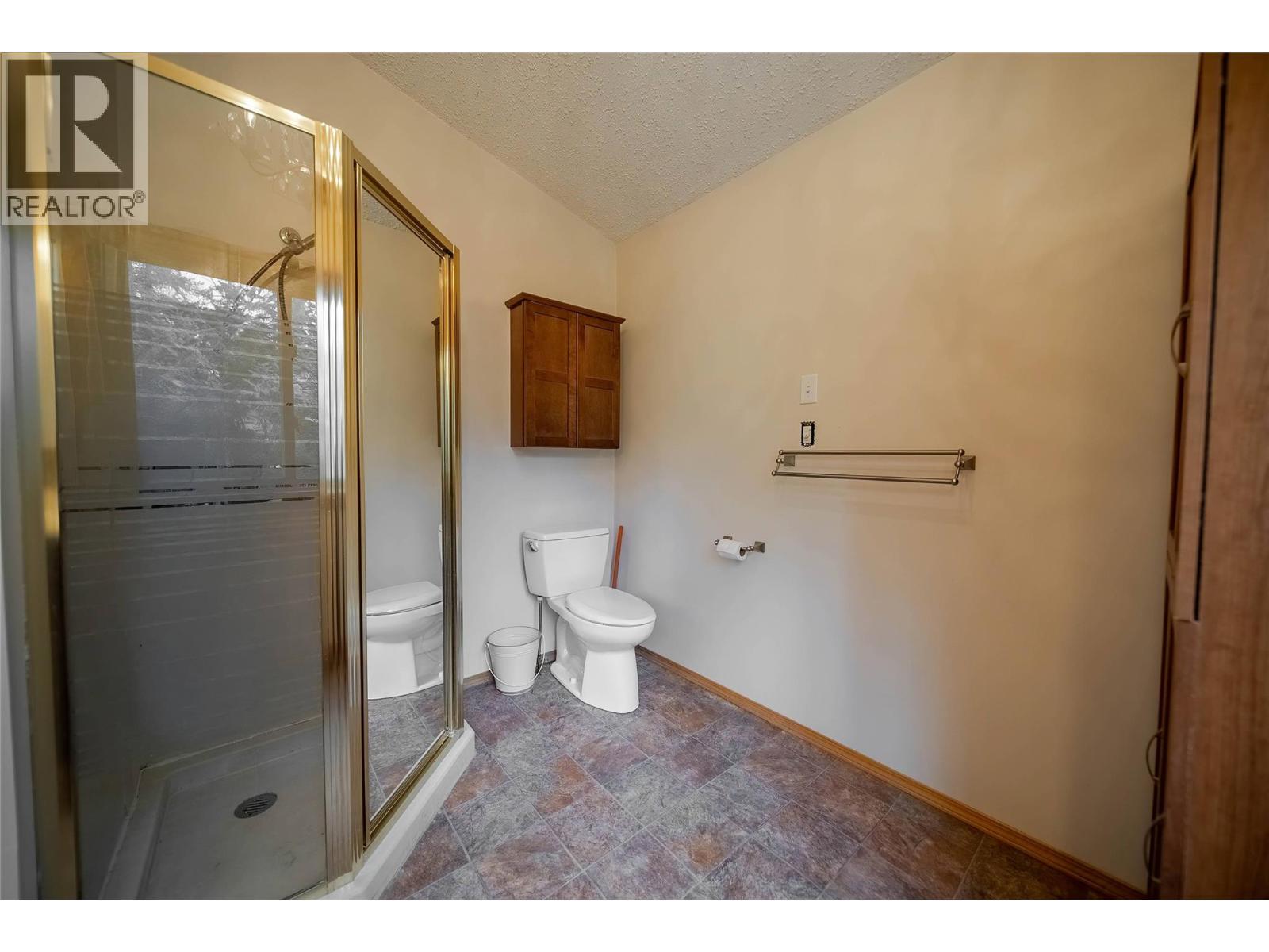 7825 Jaffray Baynes Lake Road Road, Jaffray, BC - Indoor Photo Showing Bathroom