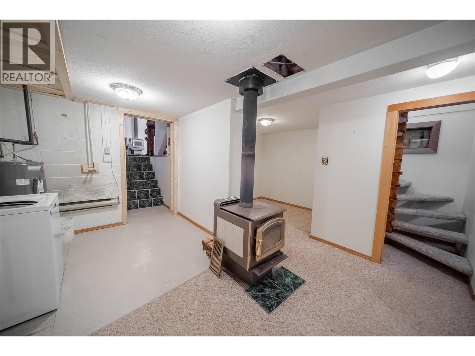 7825 Jaffray Baynes Lake Road Road, Jaffray, BC - Indoor