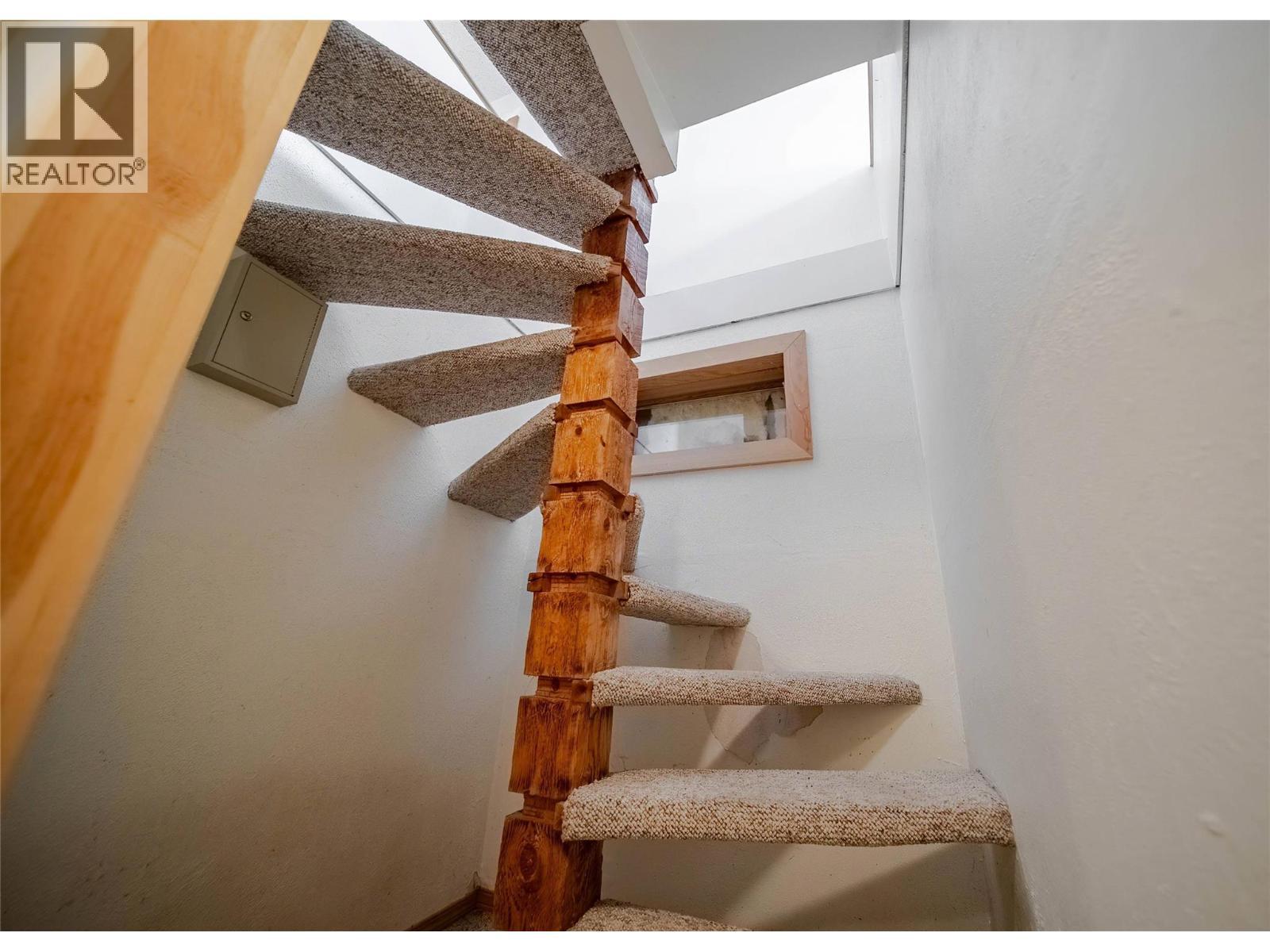 7825 Jaffray Baynes Lake Road Road, Jaffray, BC - Indoor