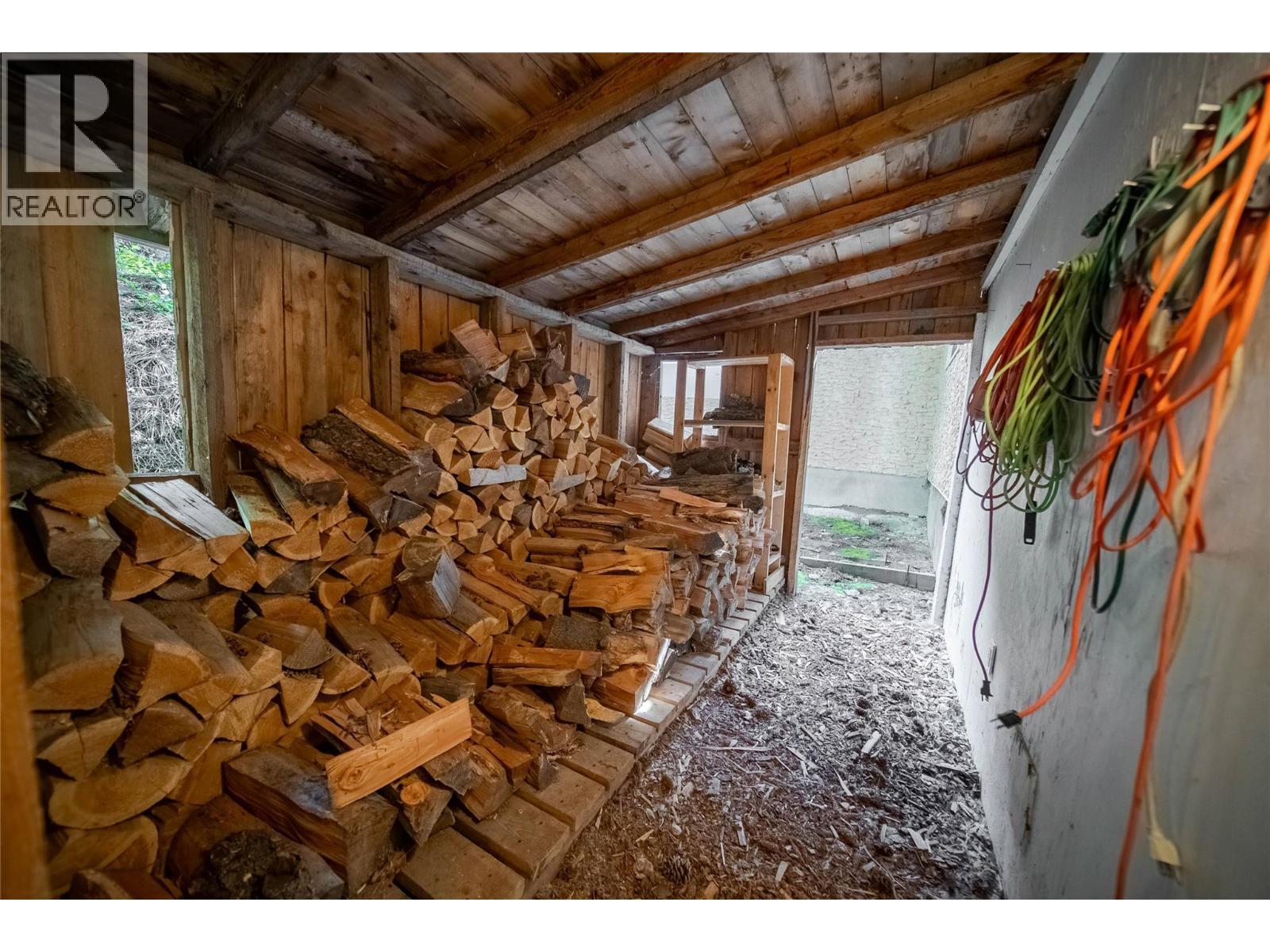 7825 Jaffray Baynes Lake Road Road, Jaffray, BC - Indoor