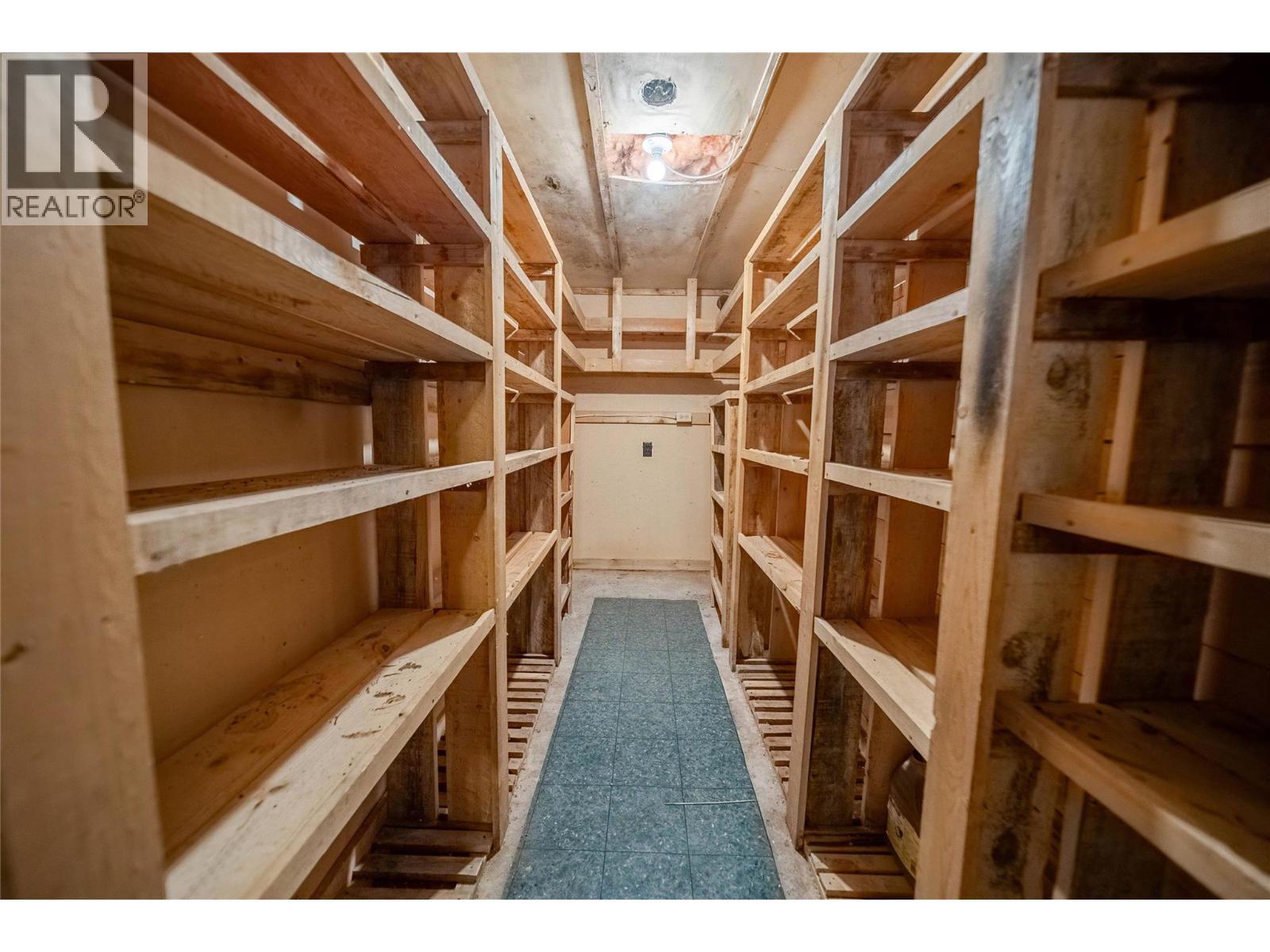 7825 Jaffray Baynes Lake Road Road, Jaffray, BC - Indoor