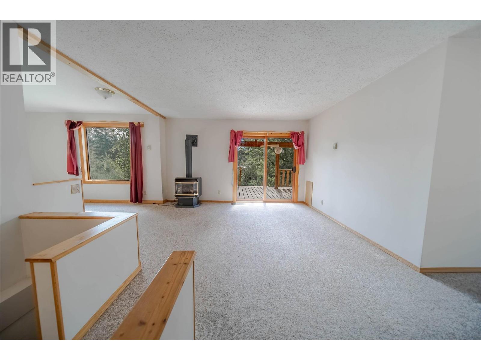 7825 Jaffray Baynes Lake Road Road, Jaffray, BC - Indoor