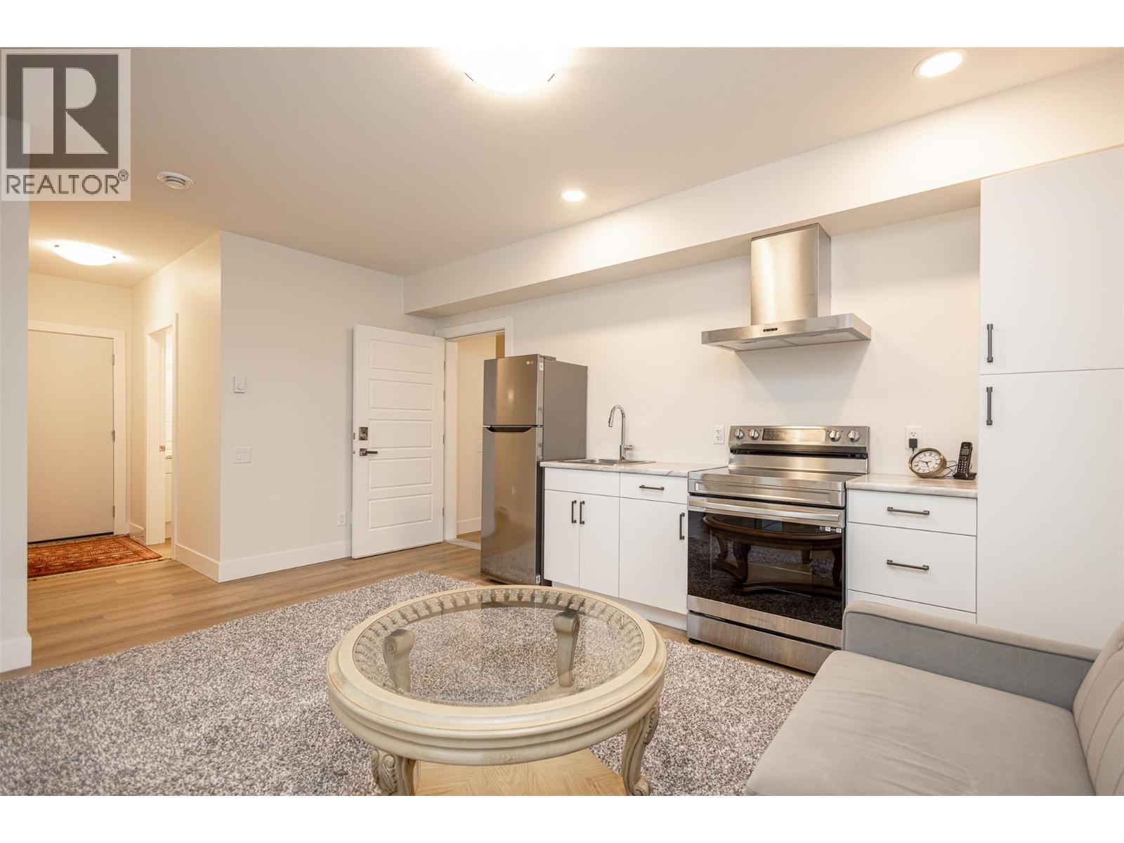 2118 Ryegrass Road, Kelowna, BC - Indoor Photo Showing Kitchen