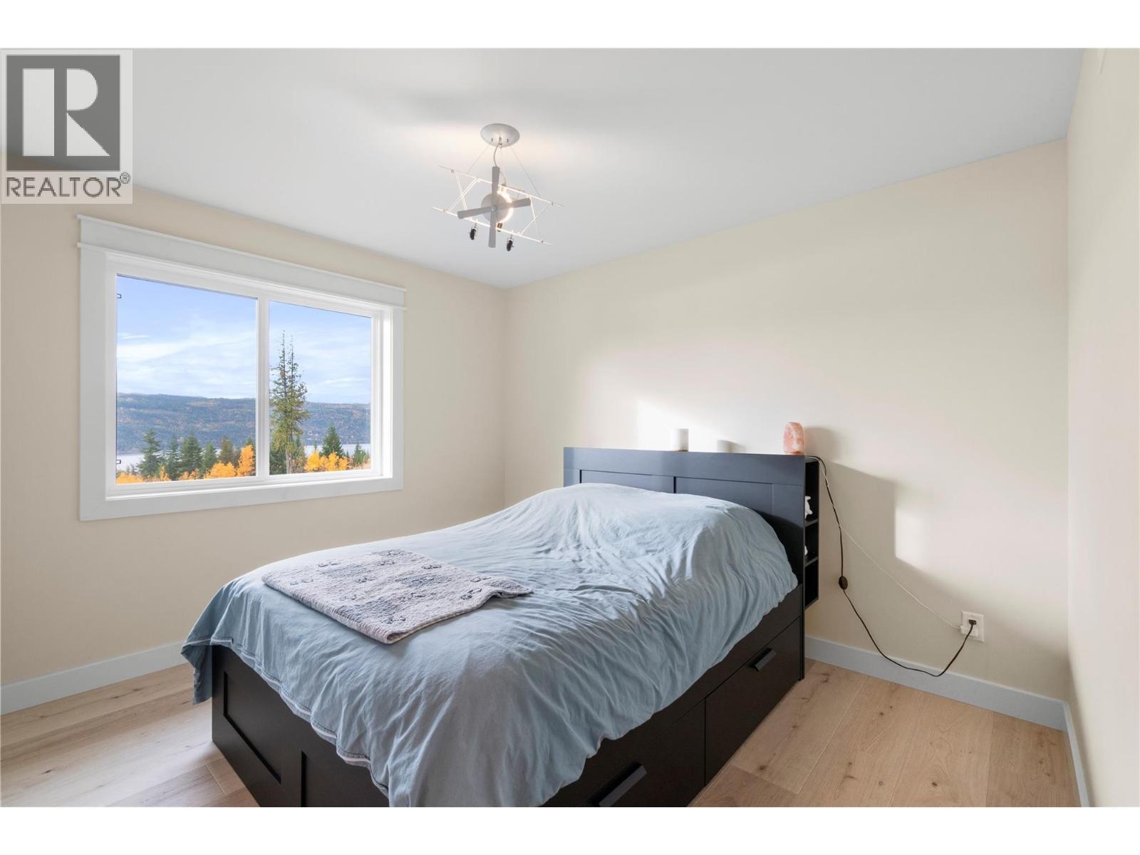 2270 Lions Ridge Road, Celista, BC - Indoor Photo Showing Bedroom