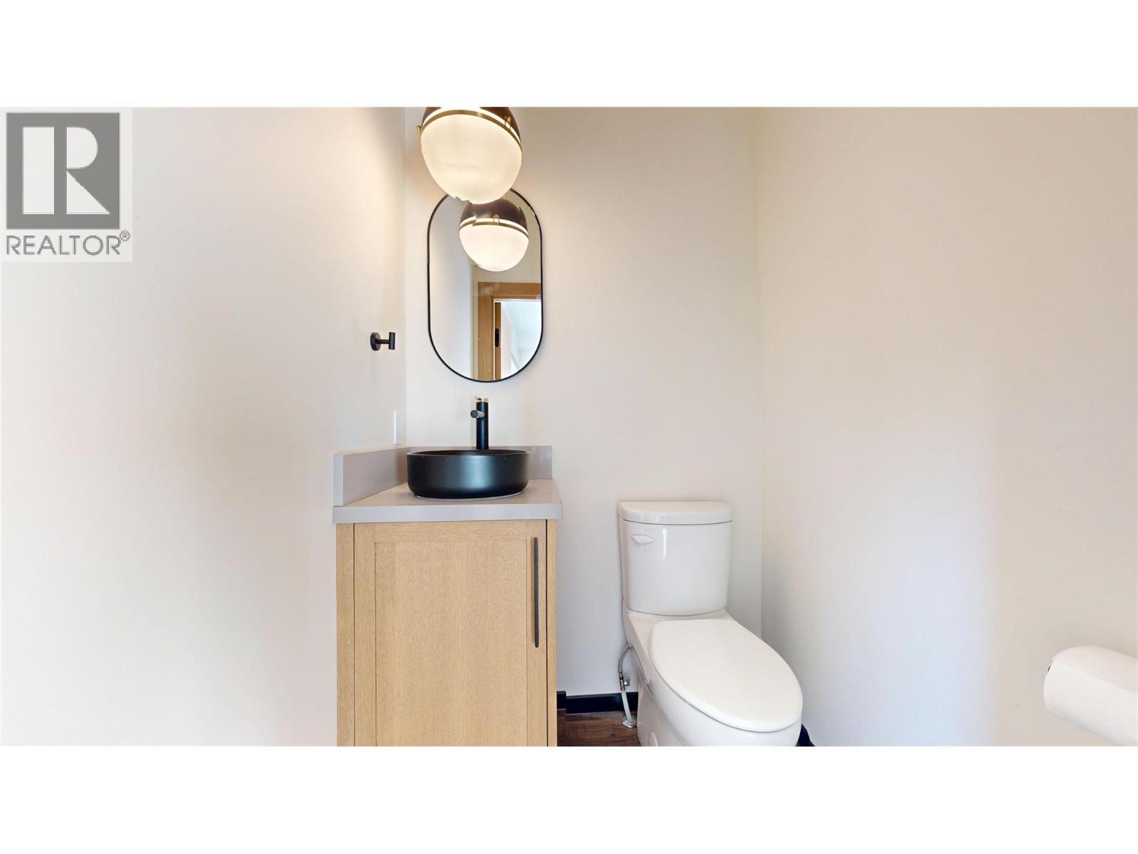 109 River Drive, Cranbrook, BC - Indoor Photo Showing Bathroom