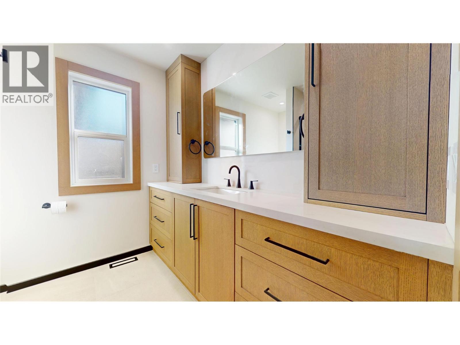 109 River Drive, Cranbrook, BC - Indoor Photo Showing Bathroom