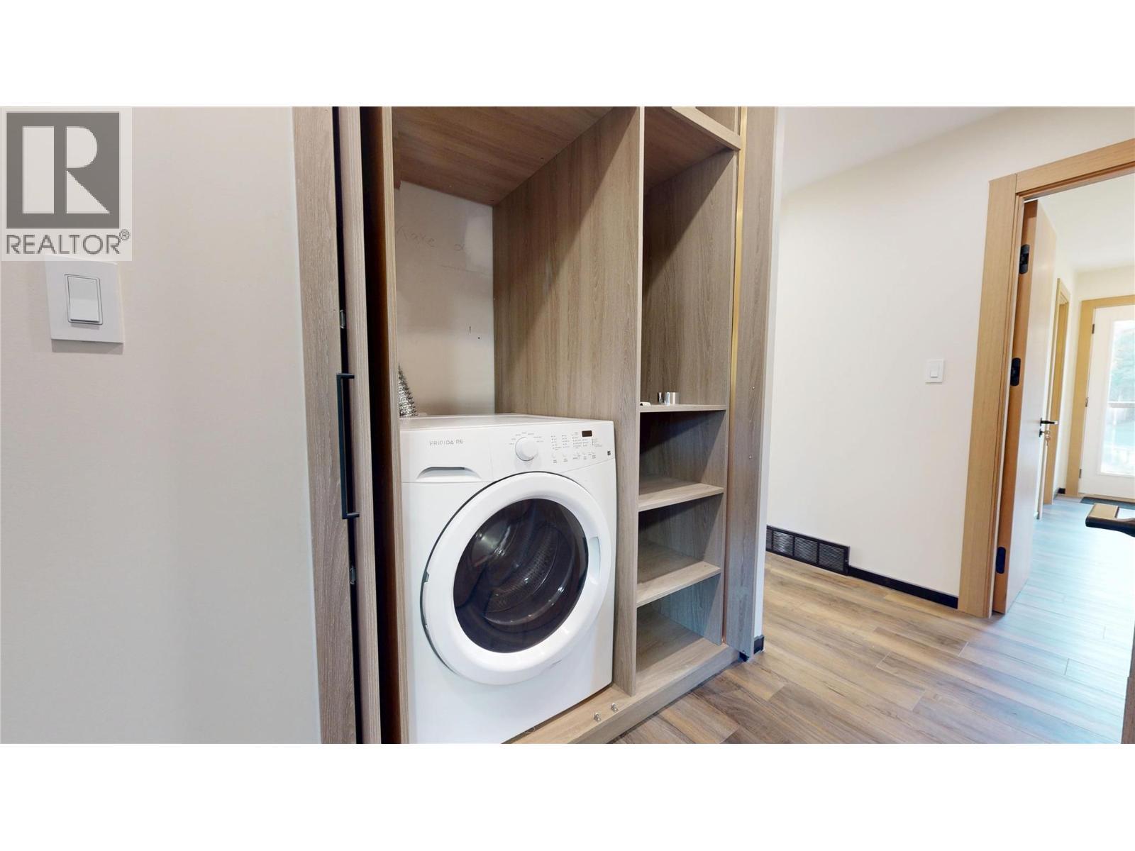 109 River Drive, Cranbrook, BC - Indoor Photo Showing Laundry Room