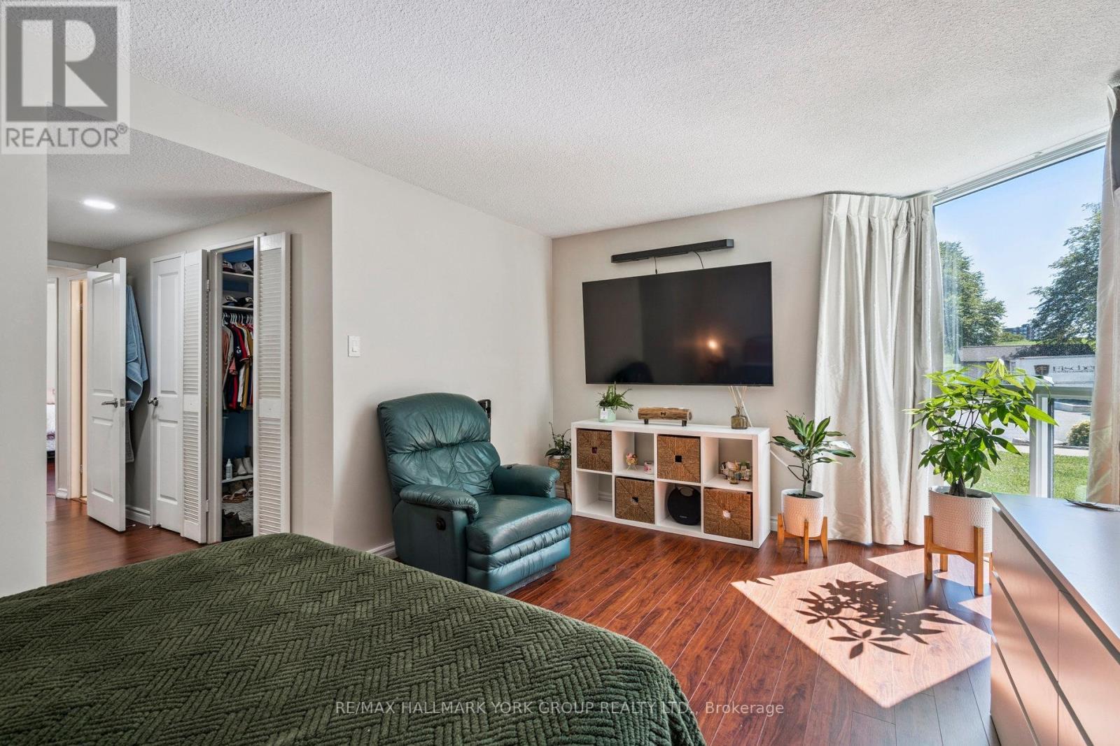 107 - 3303 Don Mills Road, Toronto, ON - Indoor Photo Showing Living Room