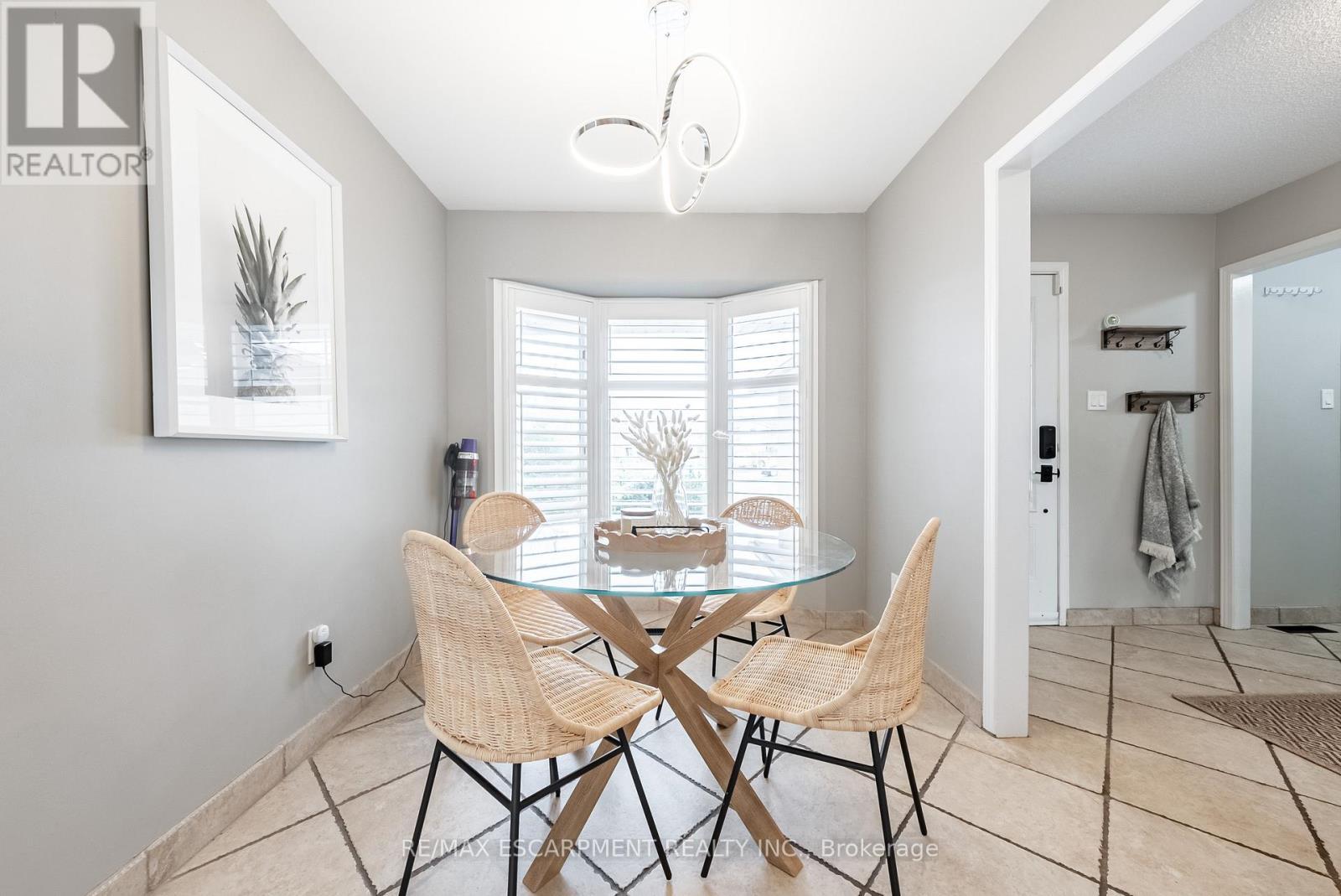 680 Rexford Drive, Hamilton, ON - Indoor Photo Showing Dining Room
