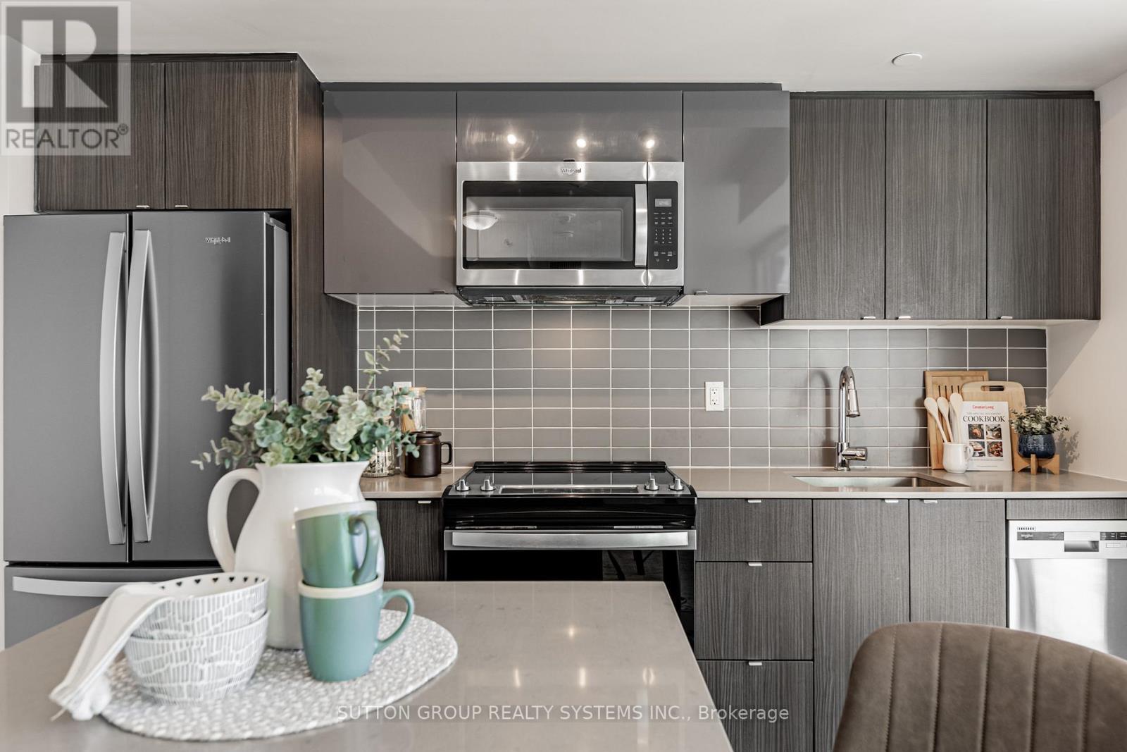 611 - 1461 Lawrence Avenue W, Toronto, ON - Indoor Photo Showing Kitchen With Upgraded Kitchen