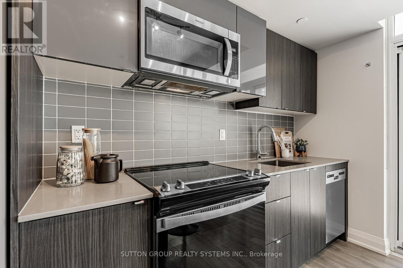 611 - 1461 Lawrence Avenue W, Toronto, ON - Indoor Photo Showing Kitchen With Upgraded Kitchen