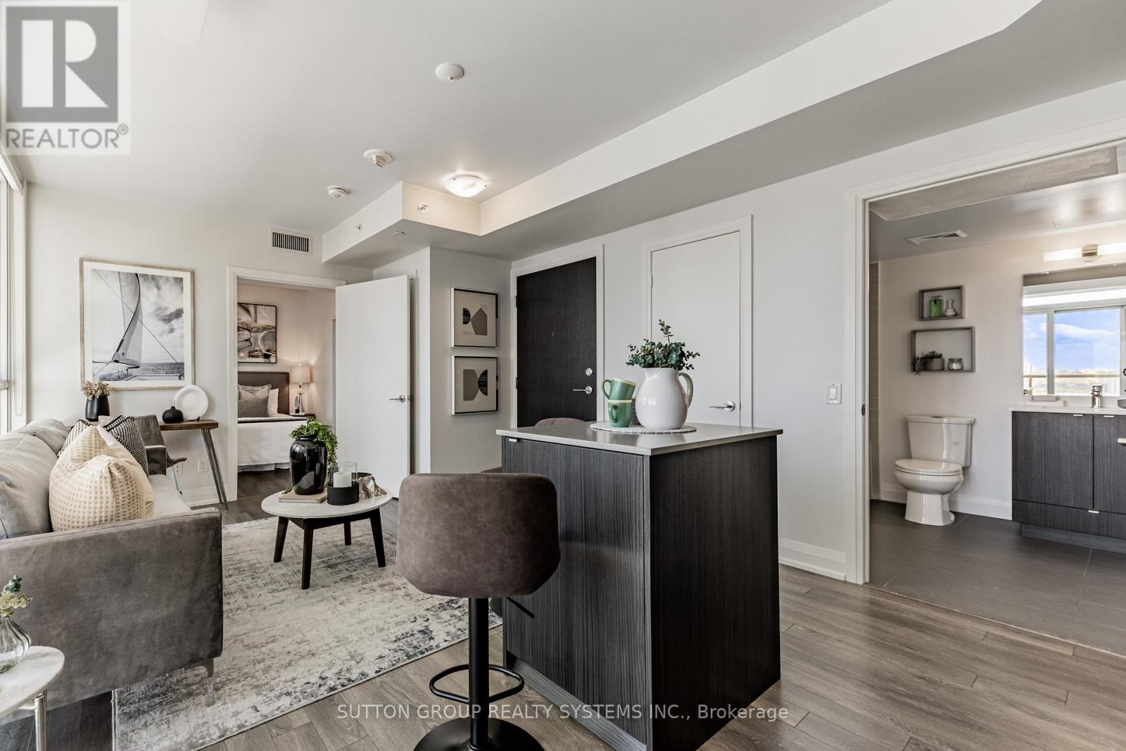 611 - 1461 Lawrence Avenue W, Toronto, ON - Indoor Photo Showing Living Room
