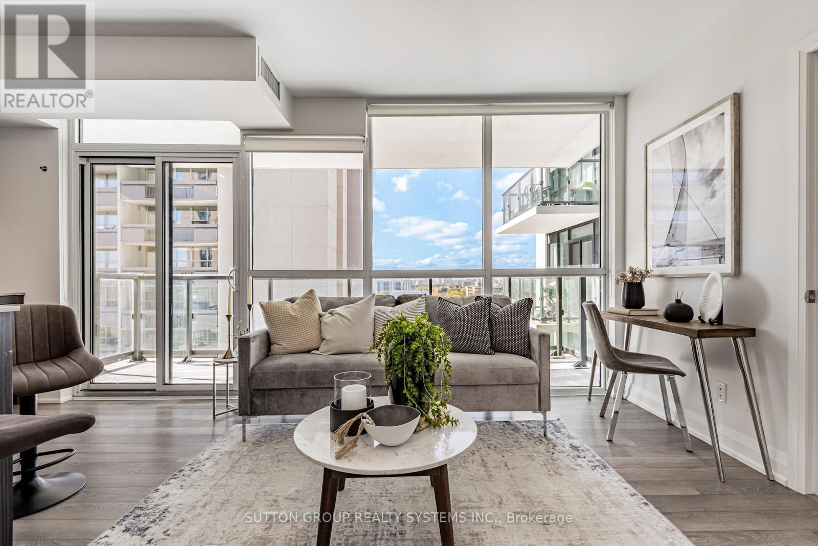 611 - 1461 Lawrence Avenue W, Toronto, ON - Indoor Photo Showing Living Room
