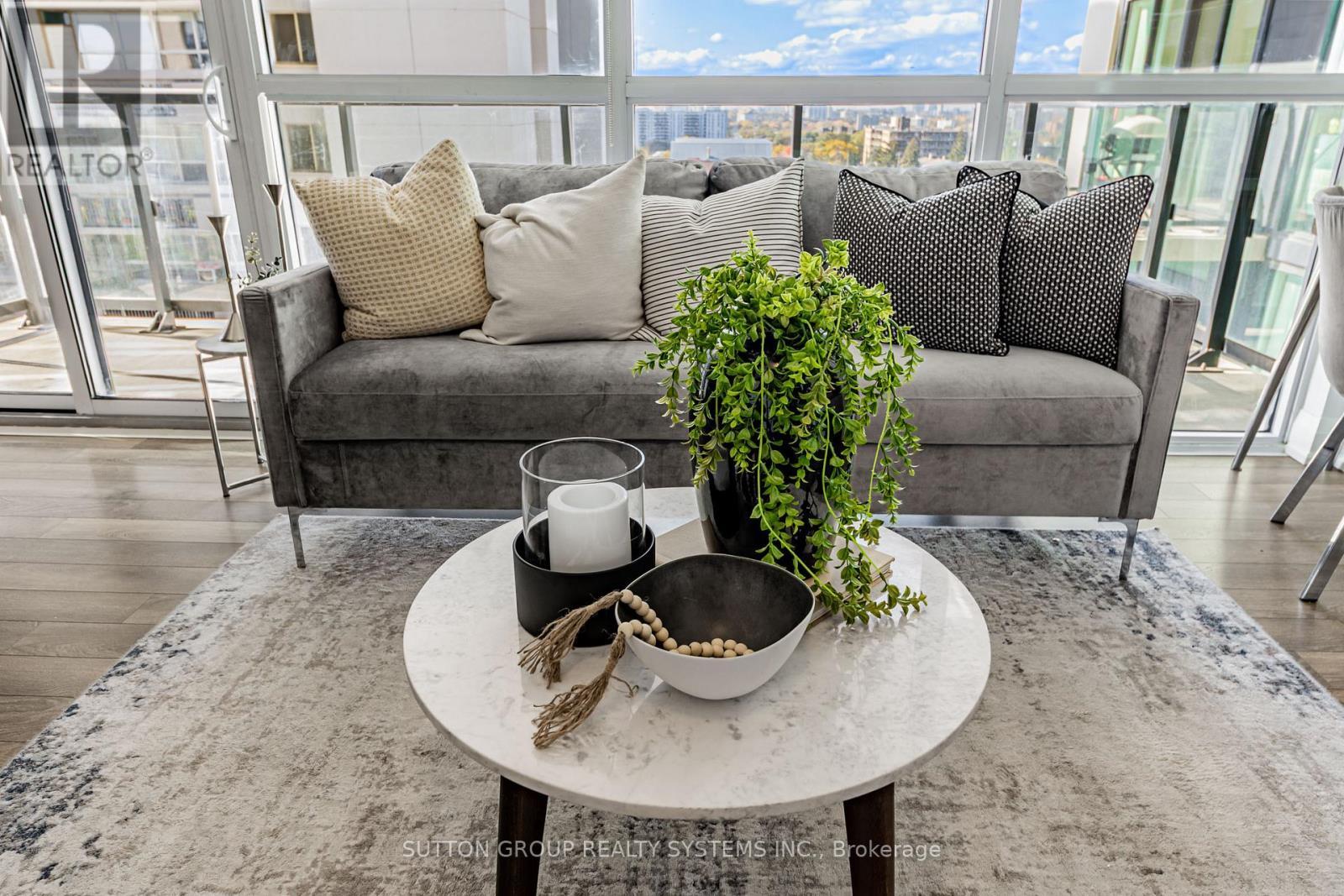 611 - 1461 Lawrence Avenue W, Toronto, ON - Indoor Photo Showing Living Room