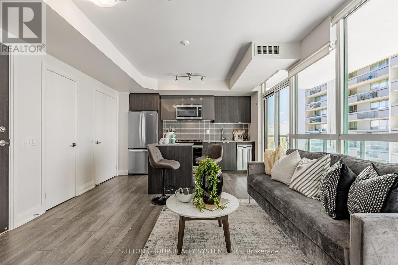 611 - 1461 Lawrence Avenue W, Toronto, ON - Indoor Photo Showing Living Room