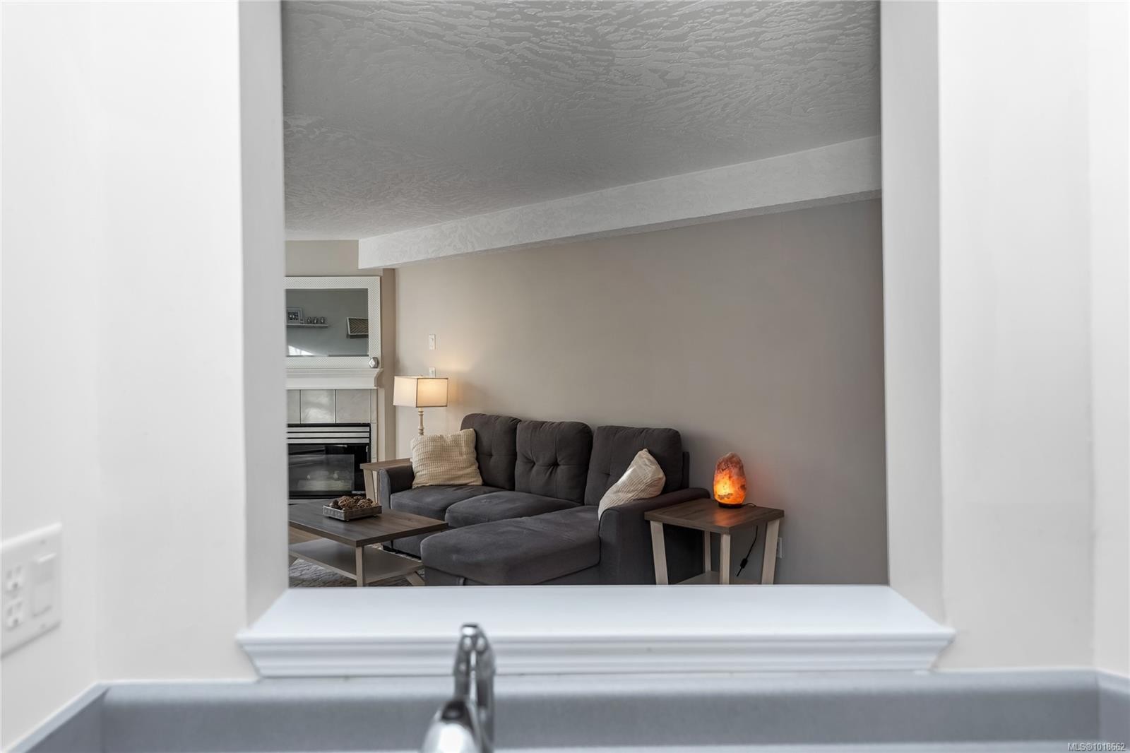 111-3010 Washington Ave, Victoria, BC - Indoor