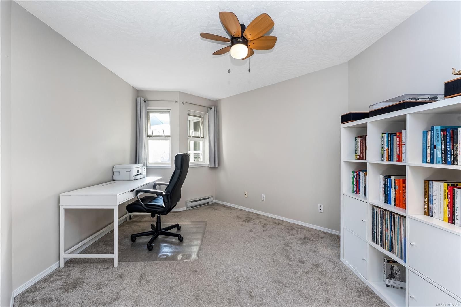 111-3010 Washington Ave, Victoria, BC - Indoor Photo Showing Office