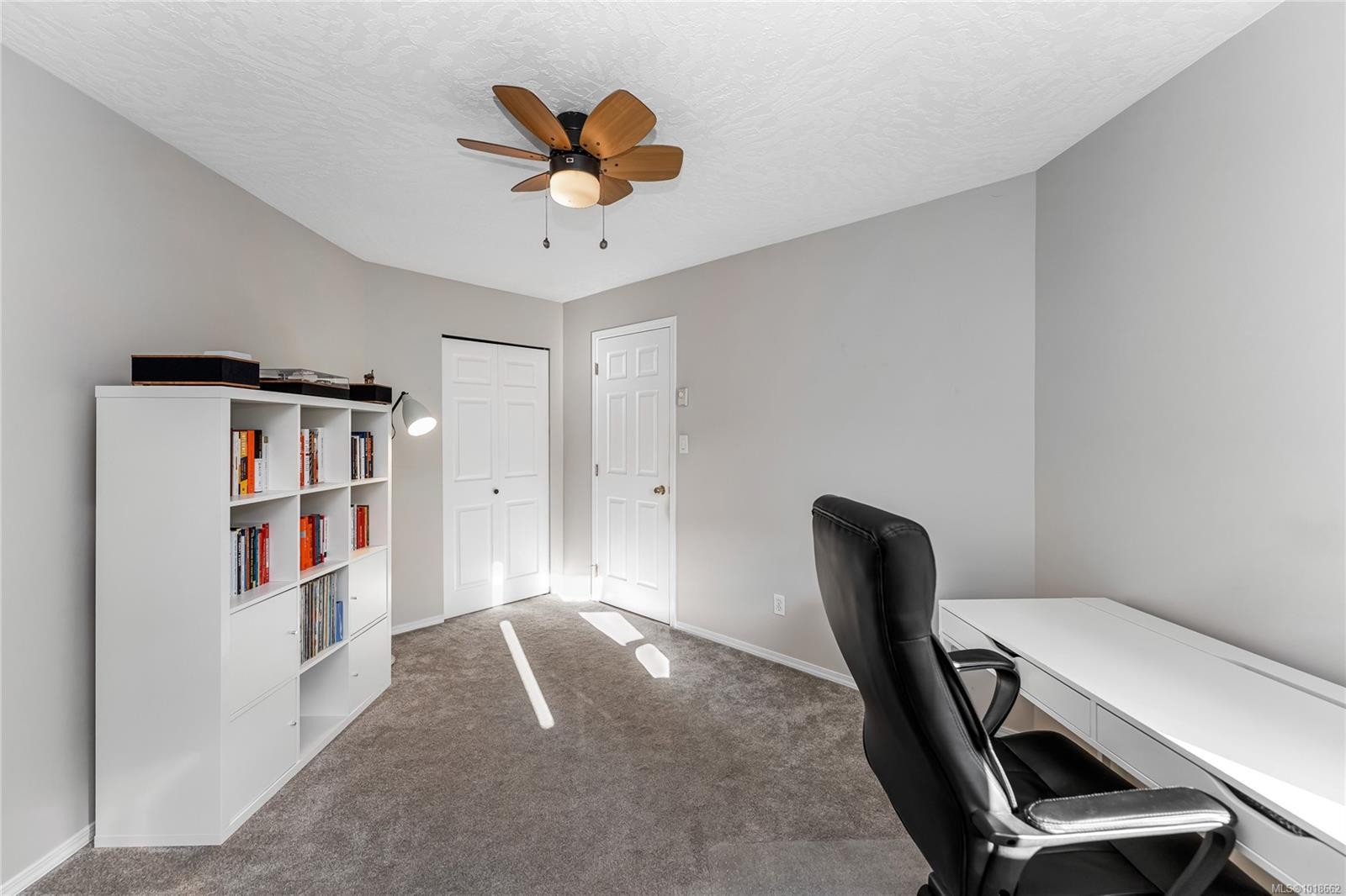 111-3010 Washington Ave, Victoria, BC - Indoor Photo Showing Office