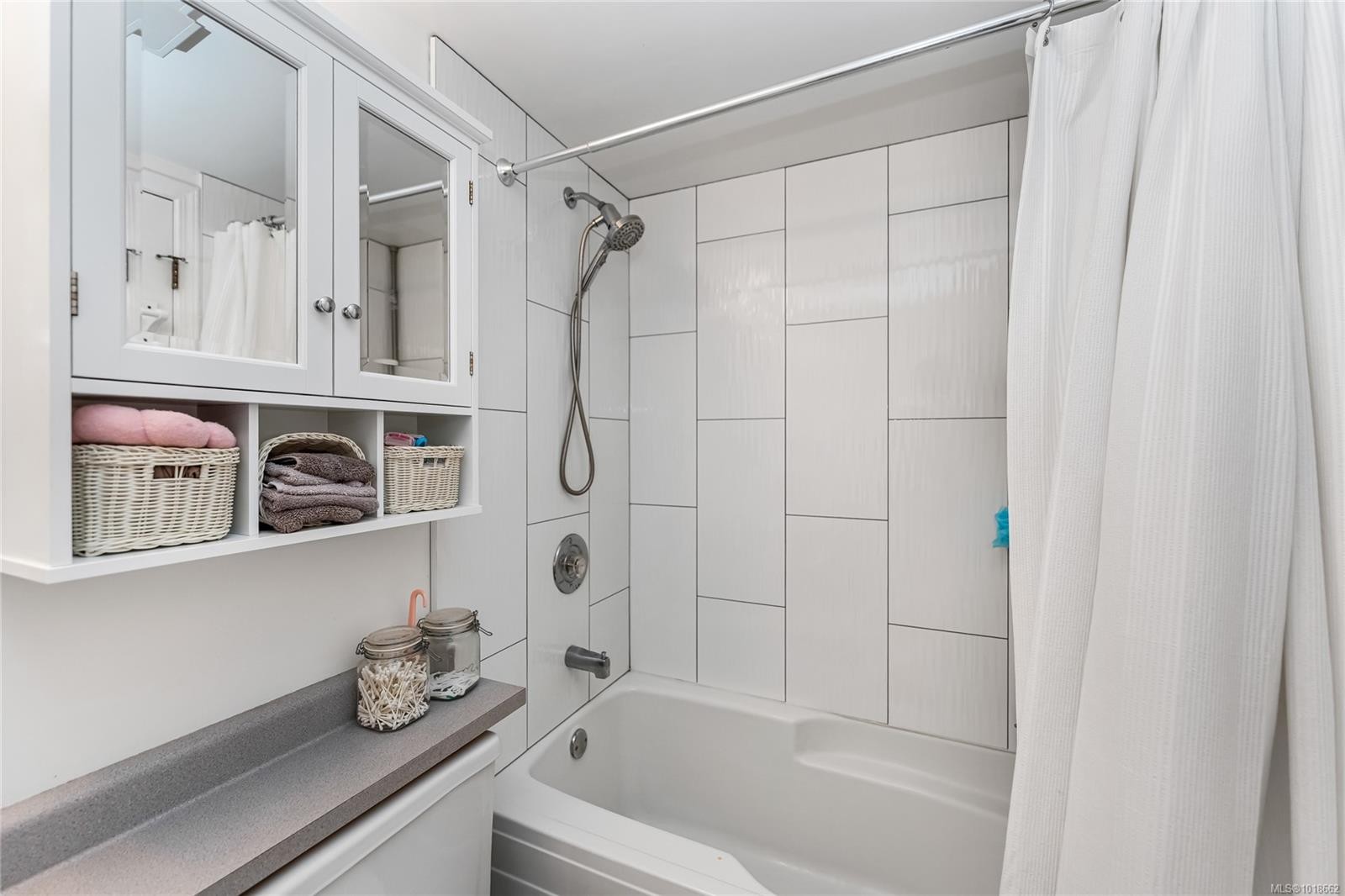 111-3010 Washington Ave, Victoria, BC - Indoor Photo Showing Bathroom