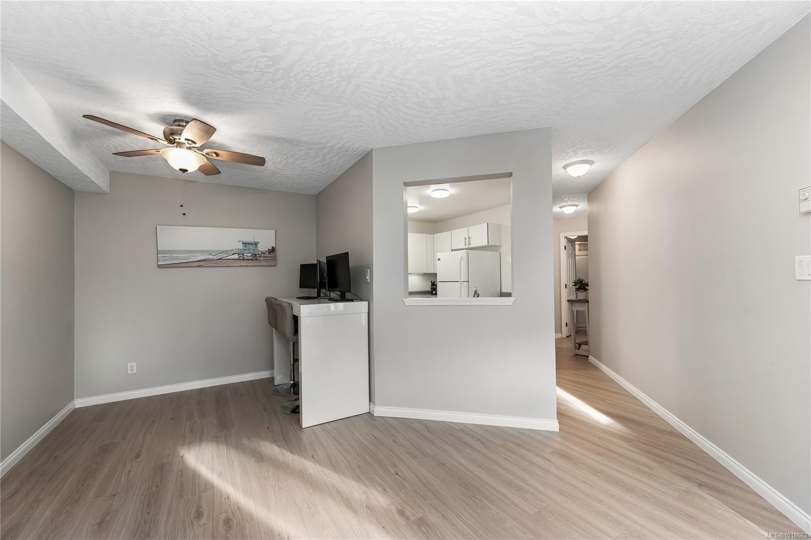 111-3010 Washington Ave, Victoria, BC - Indoor