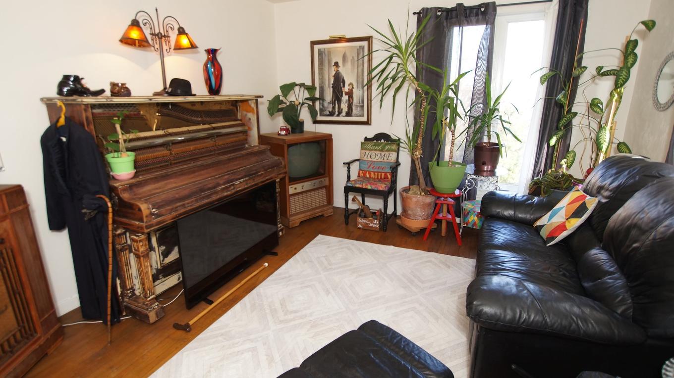 Salon - 489 Rg St-Louis, Sainte-Béatrix, QC - Indoor Photo Showing Living Room With Fireplace