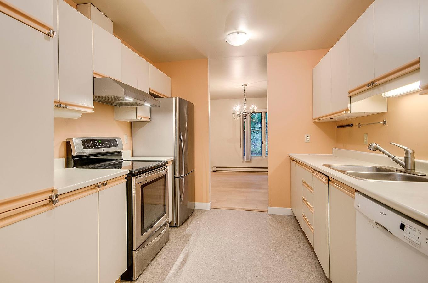 Kitchen - A-2-911 Rue Principale, Cowansville, QC - Indoor Photo Showing Kitchen With Double Sink