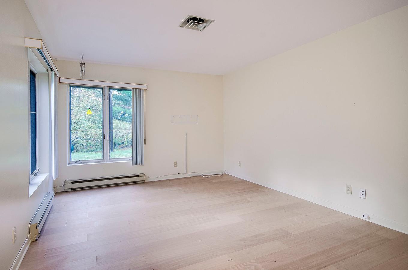 Primary bedroom - A-2-911 Rue Principale, Cowansville, QC - Indoor Photo Showing Other Room