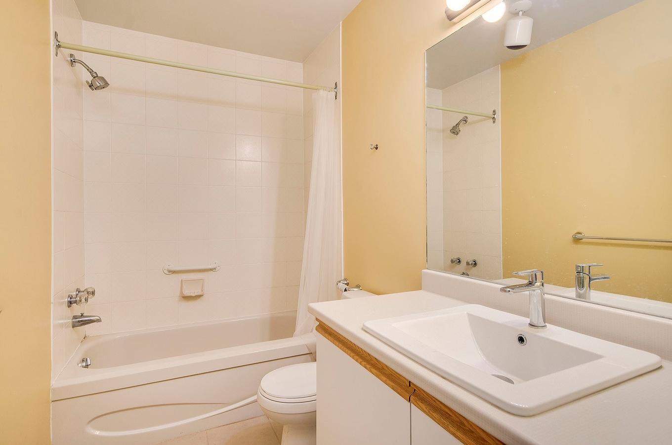 Ensuite bathroom - A-2-911 Rue Principale, Cowansville, QC - Indoor Photo Showing Bathroom