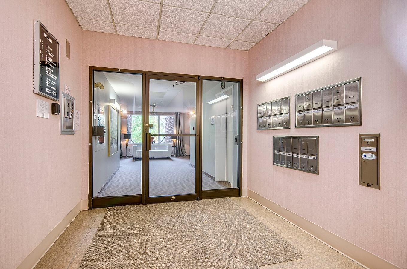 Hall - A-2-911 Rue Principale, Cowansville, QC - Indoor Photo Showing Other Room