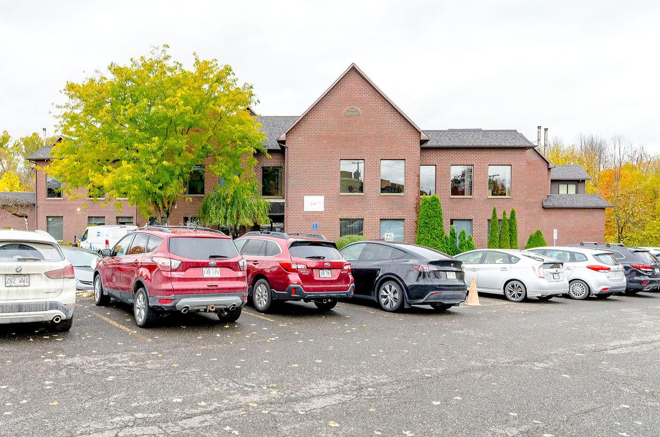 Parking - A-2-911 Rue Principale, Cowansville, QC - Outdoor