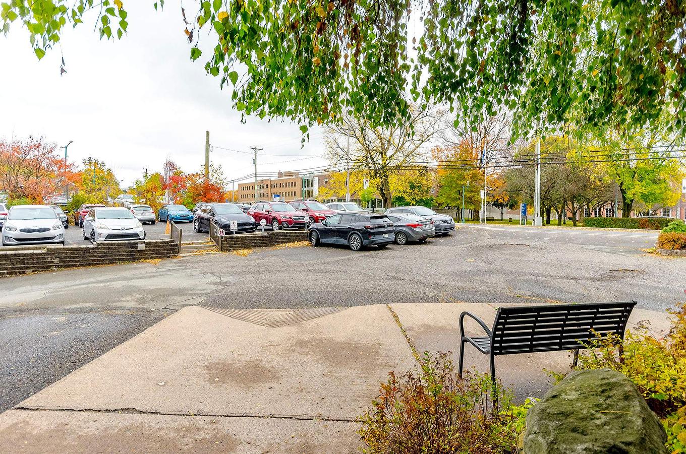Parking - A-2-911 Rue Principale, Cowansville, QC - Outdoor