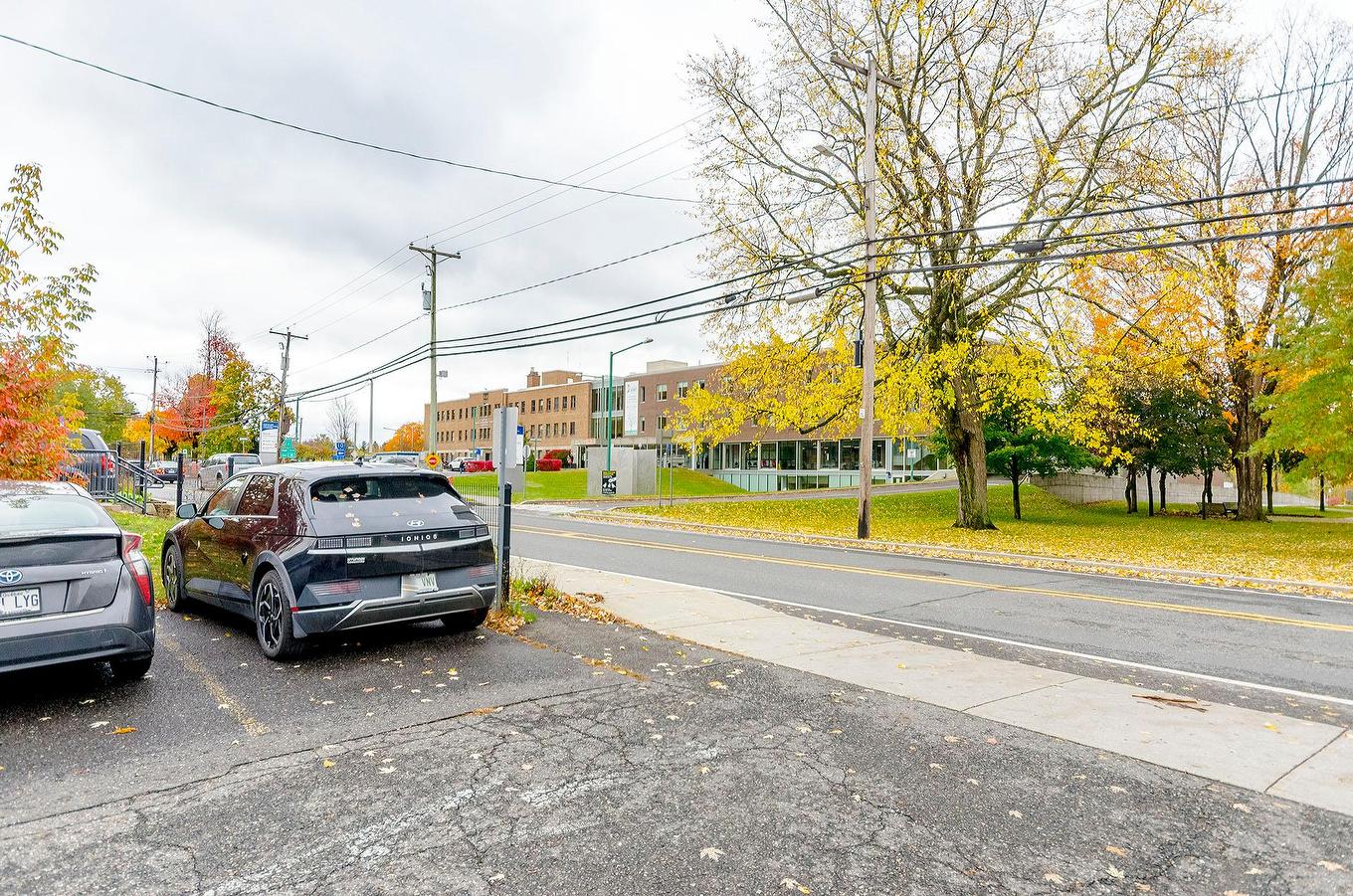 Nearby - A-2-911 Rue Principale, Cowansville, QC - Outdoor