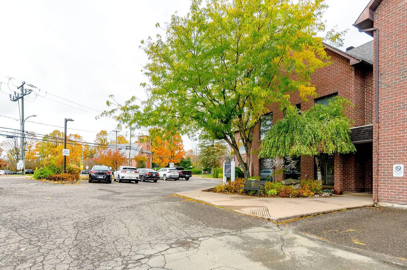 Parking - A-2-911 Rue Principale, Cowansville, QC - Outdoor