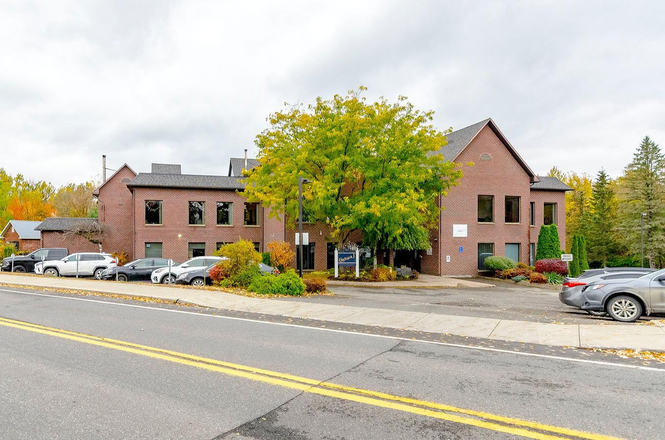 Nearby - A-2-911 Rue Principale, Cowansville, QC - Outdoor With Facade