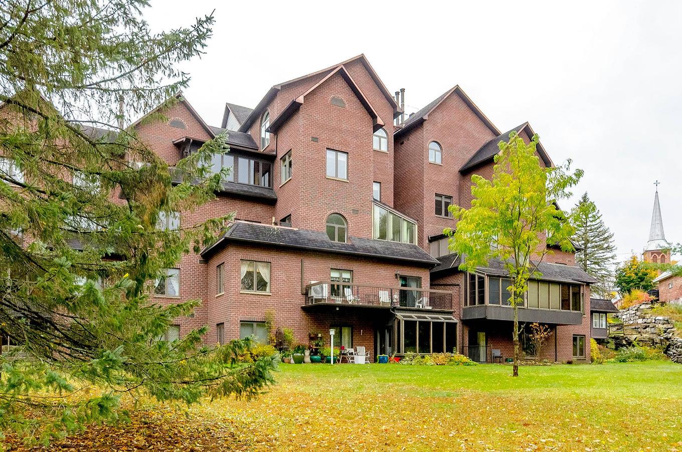 Back facade - A-2-911 Rue Principale, Cowansville, QC - Outdoor