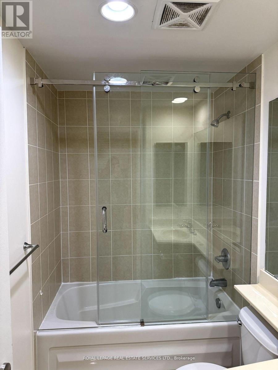 brand new glass doors - 402 - 319 Merton Street, Toronto, ON - Indoor Photo Showing Bathroom