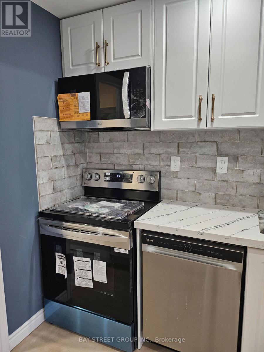 1A - 152 First Nations Trail, Vaughan, ON - Indoor Photo Showing Kitchen