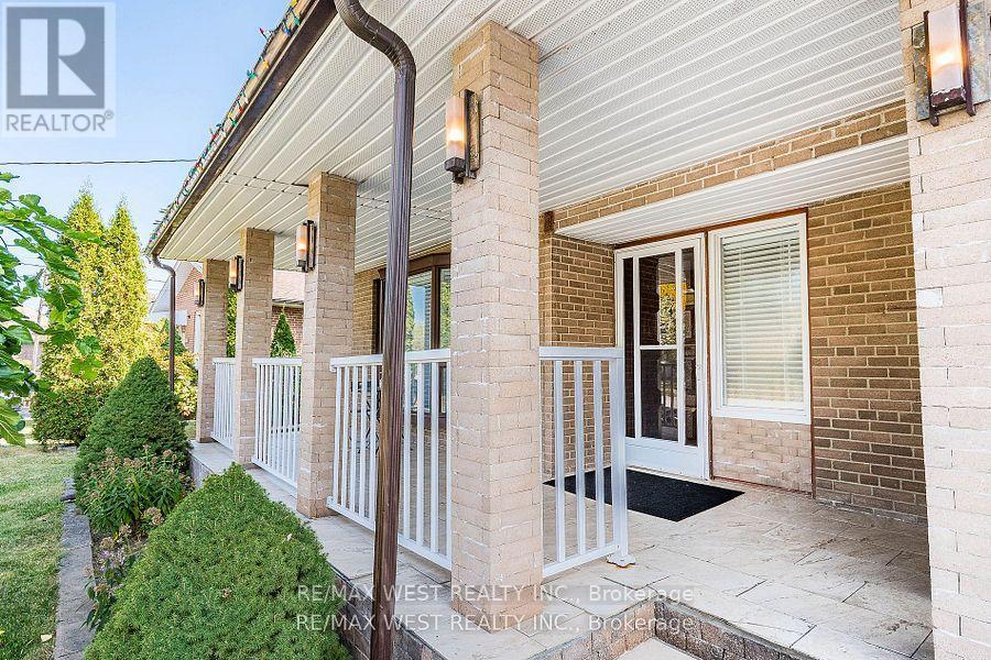 128 Mercury Road S, Toronto, ON - Outdoor