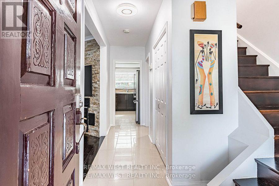 128 Mercury Road S, Toronto, ON - Indoor Photo Showing Other Room