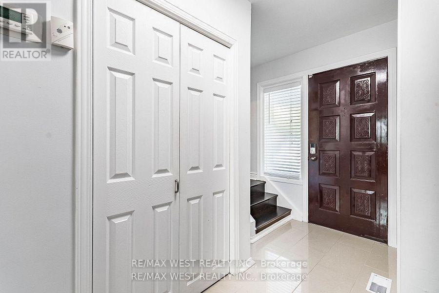 128 Mercury Road S, Toronto, ON - Indoor Photo Showing Other Room