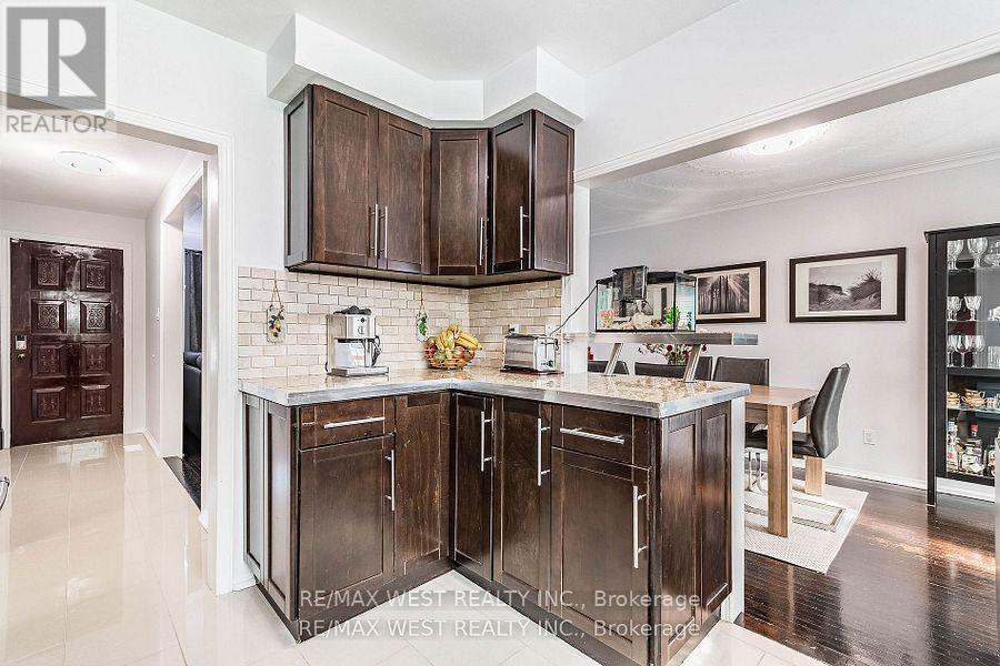 128 Mercury Road S, Toronto, ON - Indoor Photo Showing Kitchen
