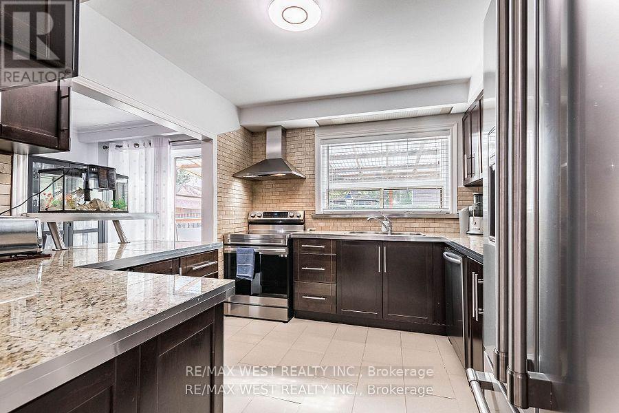 128 Mercury Road S, Toronto, ON - Indoor Photo Showing Kitchen With Stainless Steel Kitchen With Upgraded Kitchen