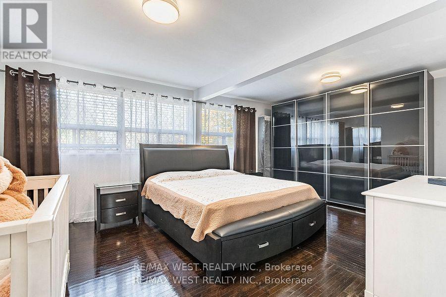 128 Mercury Road S, Toronto, ON - Indoor Photo Showing Bedroom