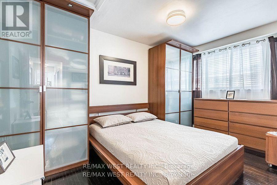 128 Mercury Road S, Toronto, ON - Indoor Photo Showing Bedroom