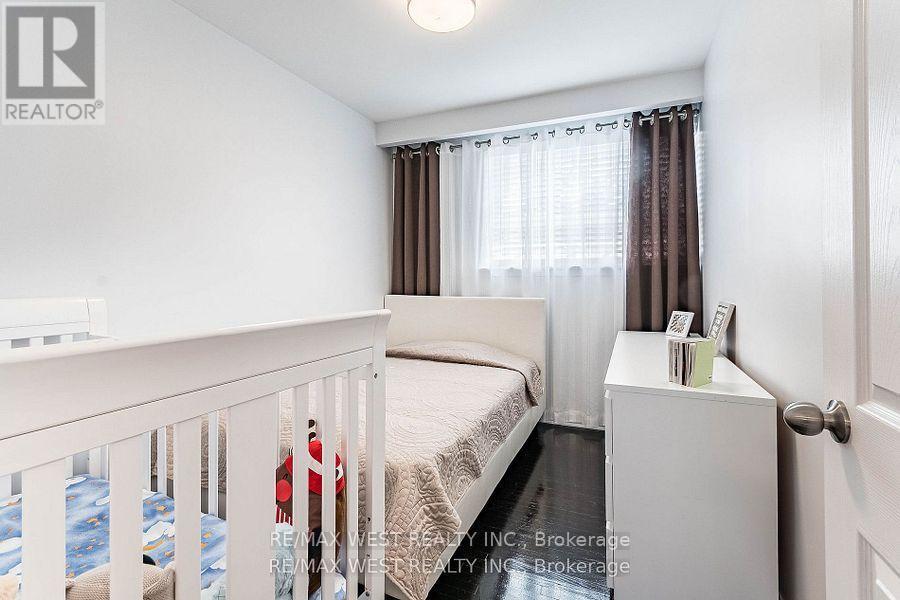 128 Mercury Road S, Toronto, ON - Indoor Photo Showing Bedroom