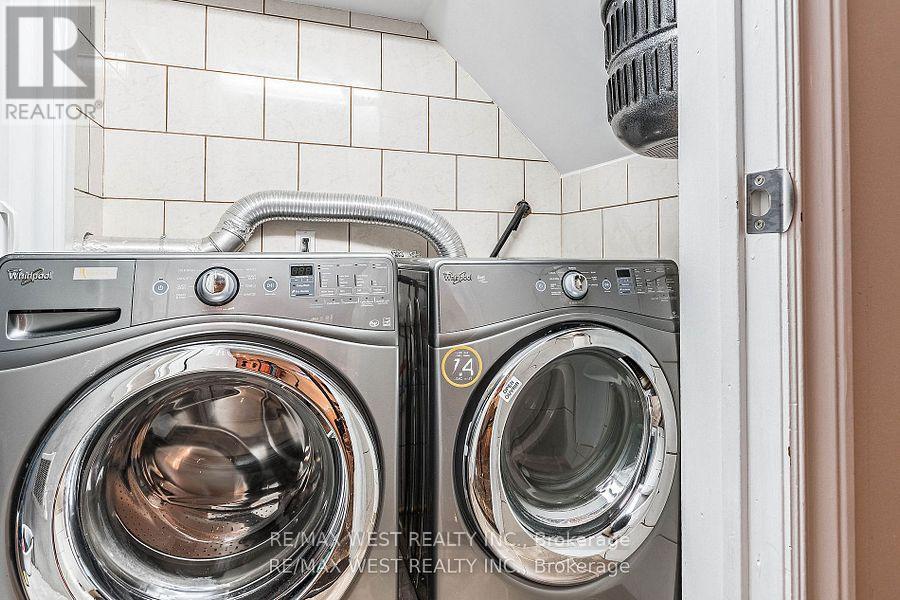 128 Mercury Road S, Toronto, ON - Indoor Photo Showing Laundry Room