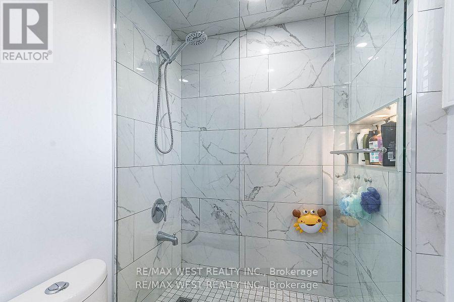 128 Mercury Road S, Toronto, ON - Indoor Photo Showing Bathroom