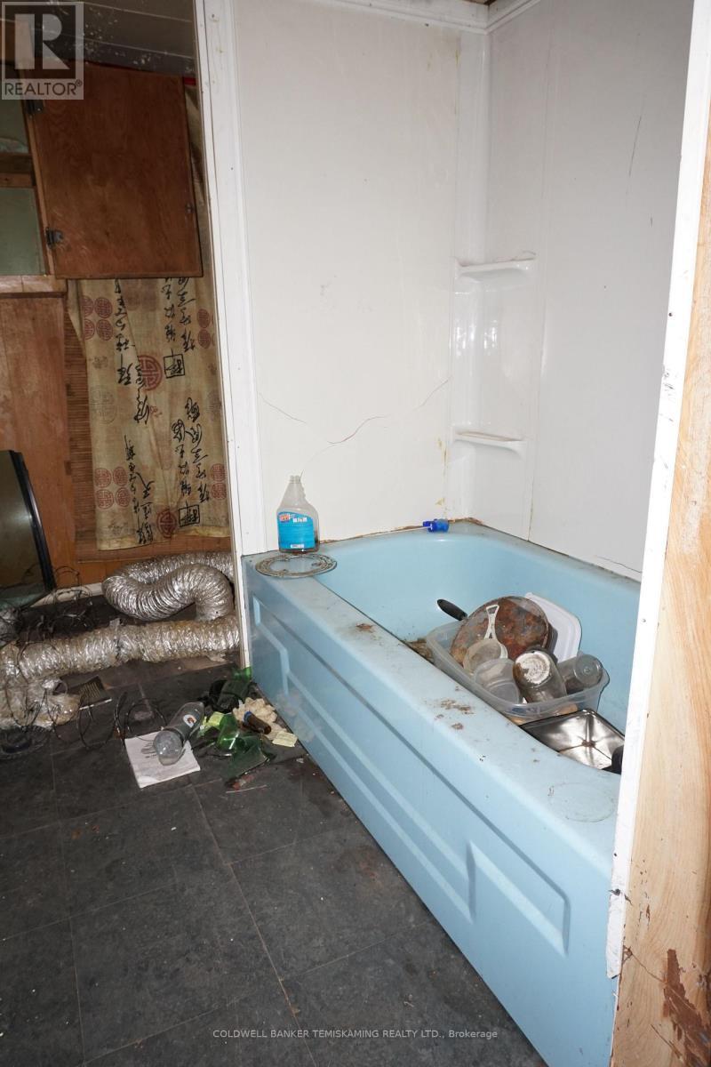 105 Jamieson Street, Cobalt, ON - Indoor Photo Showing Other Room