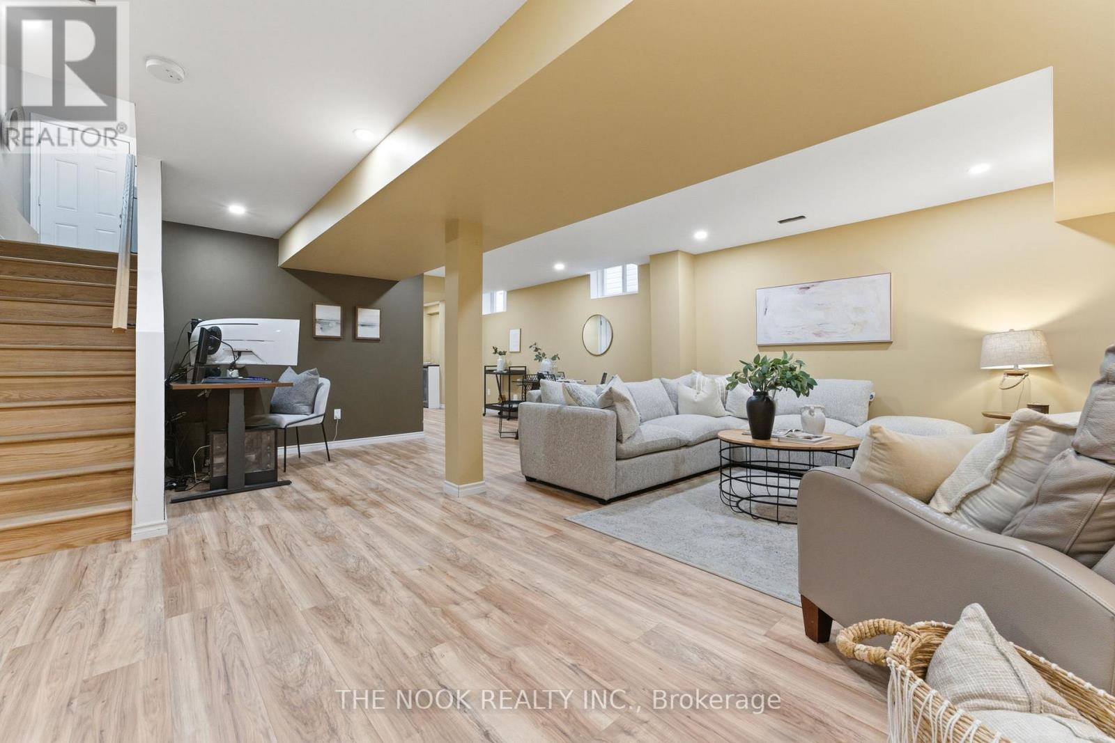 89 Goodall Court, Centre Wellington (Fergus), ON - Indoor Photo Showing Living Room
